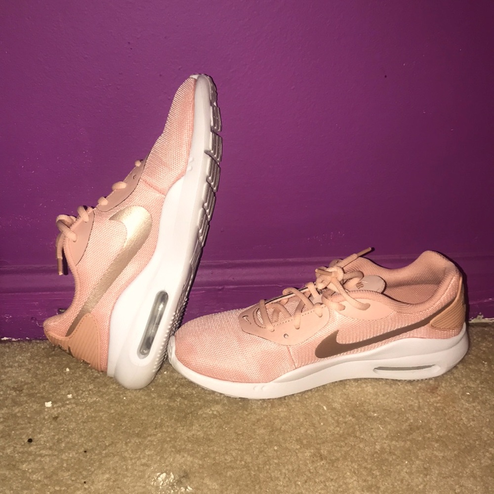 NIKE AIR MAX